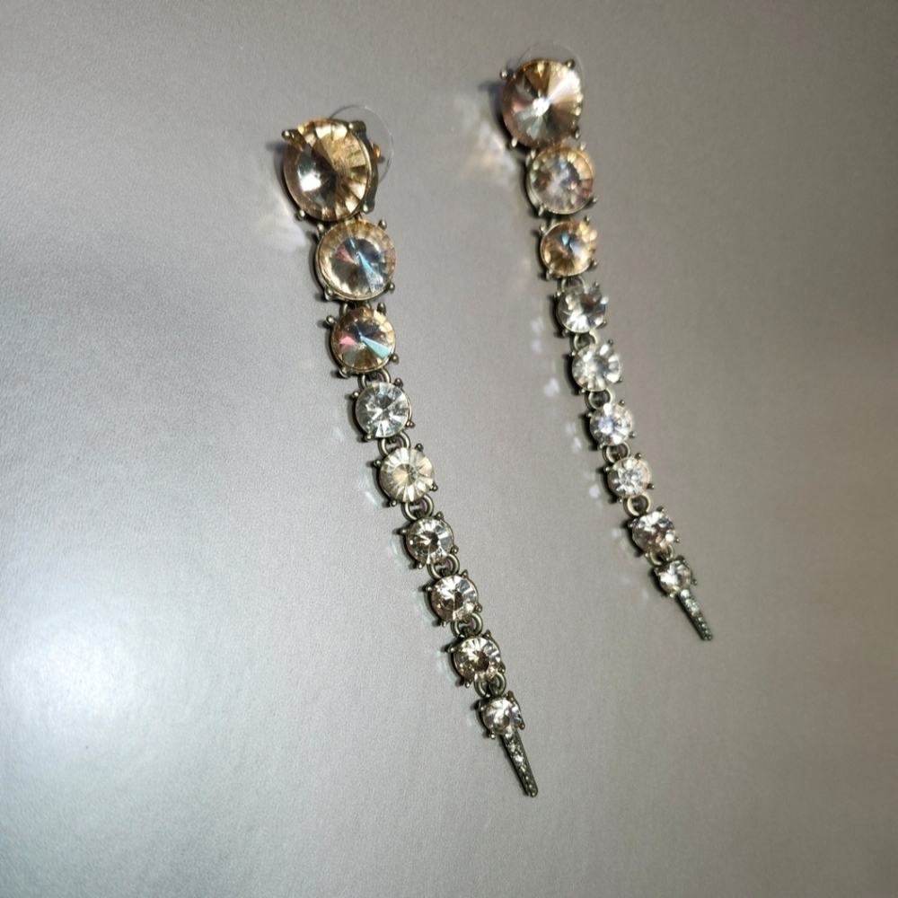 Oscar De La Renta Light Peach Color Gradient Crystal Dangle Earrings - Picture 4 of 7